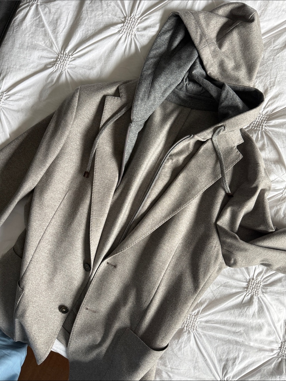 Oliver Grey Men’s grey casual blazer with zip out liner.